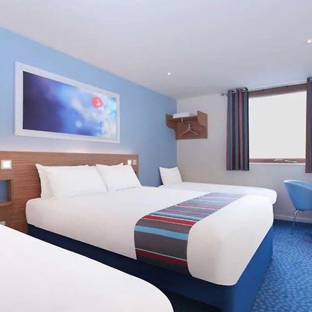 Travelodge Bracknell Central Exteriör bild