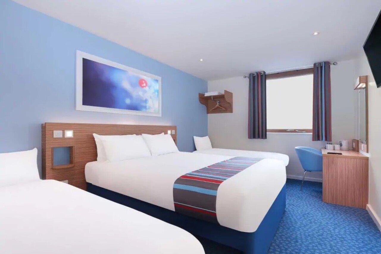 Travelodge Bracknell Central Exteriör bild